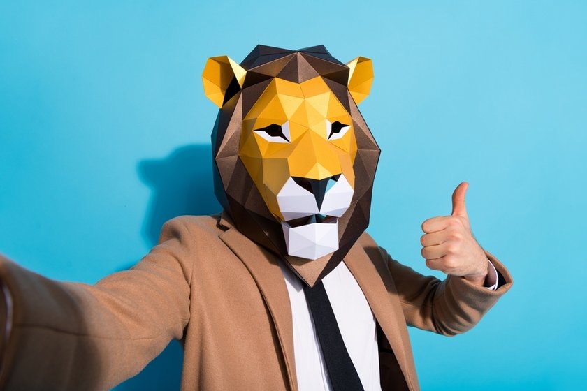 Cool Selfie Ideas: Express Yourself Through Your Lens | Skylum Blog(3)