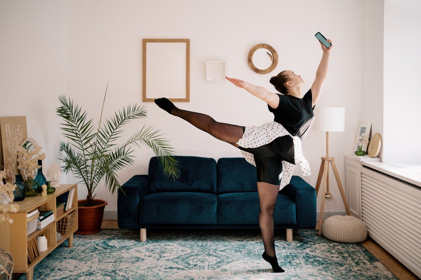 Cool Selfie Ideas: Express Yourself Through Your Lens | Skylum Blog(4)