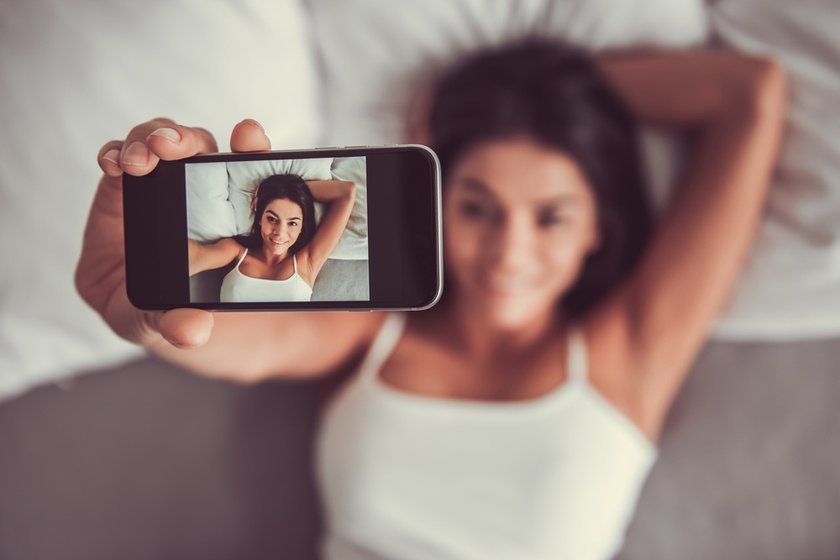 Cool Selfie Ideas: Express Yourself Through Your Lens | Skylum Blog(7)