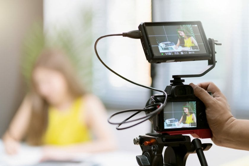 How To Get Digital Camera Photos On Phone Without Waiting | Skylum Blog(4)
