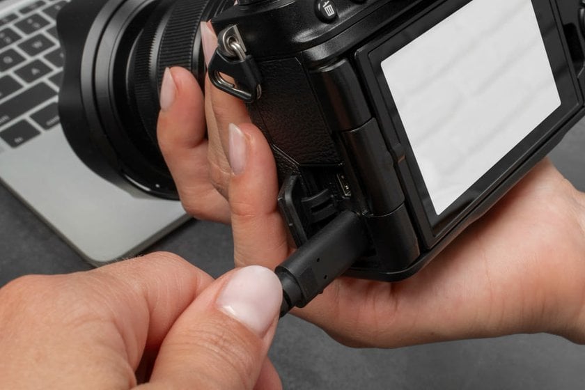 How To Get Digital Camera Photos On Phone Without Waiting | Skylum Blog(6)